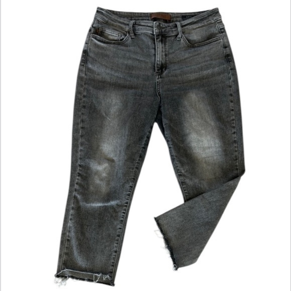 Judy Blue Slim Fit crop jeans in black wash size 31